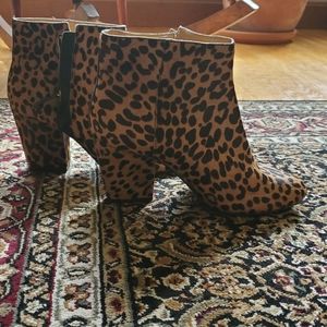 Nine west leopard mohair ankle boot with leather trim sz 7.5